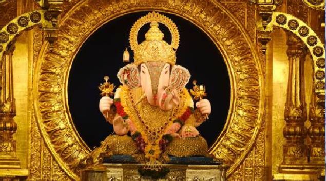 मुंबईचा राजा विसर्जनासाठी निघाला..